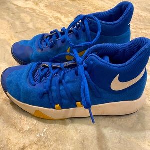 Boys size 4.5 Nike KD’s. Good condition!